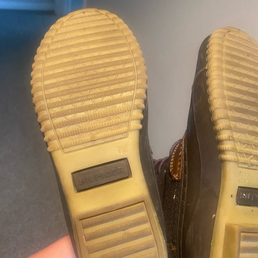 Bottoms of shoes